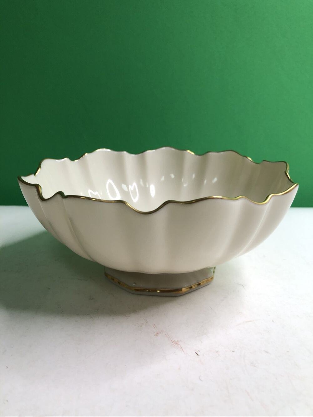 Lenox Symphony Ivory Porcelain Scalloped Footed Bowl 24 Kt Gold Edging Trim 6"